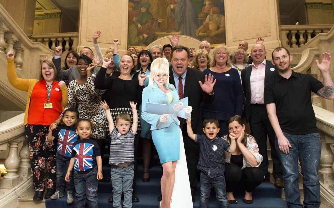 Nottingham City joins forces with Dolly Parton to promote free books to children